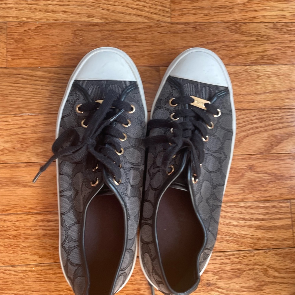 Coach Black and White Low-Top Sneakers with Retro Design - Picture 2 of 9
